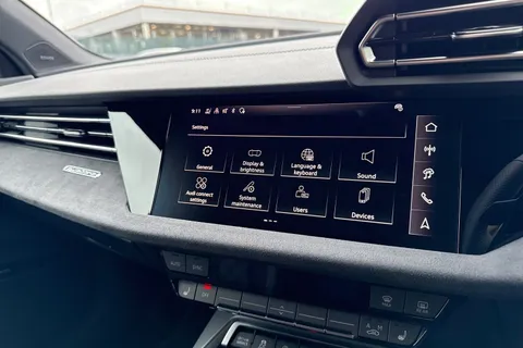 Audi S3 2.0 TFSI Black Edition Sportback S Tronic quattro Euro 6 (s/s) 5dr Thumbnail #52