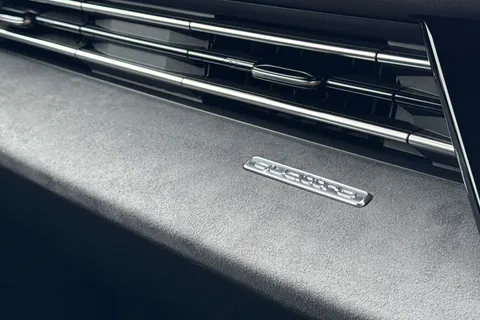 Audi S3 2.0 TFSI Black Edition Sportback S Tronic quattro Euro 6 (s/s) 5dr Thumbnail #57