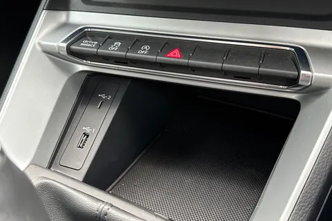 43 of 51 for AUDI Q3 35 TDI Quattro Sport 5dr