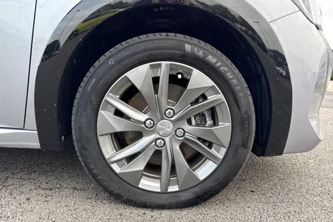 NY73GXG PEUGEOT e-208 50kWh Allure Premium + Auto 5dr (7.4kW Charger) Thumbnail #10