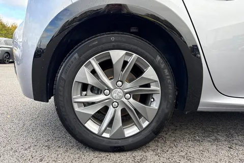 NY73GXG PEUGEOT e-208 50kWh Allure Premium + Auto 5dr (7.4kW Charger) Thumbnail #11