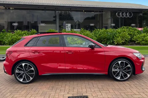  Audi S3 2.0 TFSI Black Edition Sportback S Tronic quattro Euro 6 (s/s) 5dr Thumbnail #4