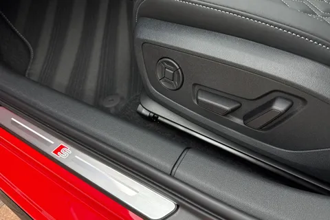  Audi S3 2.0 TFSI Black Edition Sportback S Tronic quattro Euro 6 (s/s) 5dr Thumbnail #32