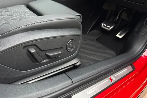  Audi S3 2.0 TFSI Black Edition Sportback S Tronic quattro Euro 6 (s/s) 5dr Thumbnail #44