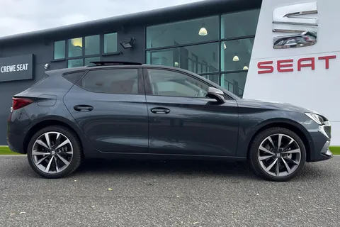 DK25VWT SEAT Leon 1.5 eHybrid 25.8kWh FR Sport DSG Euro 6 (s/s) 5dr Thumbnail #4