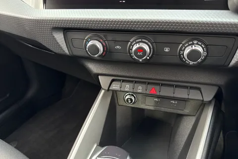 DA25JNX Audi A1 Sport 30 TFSI  116 PS S tronic Thumbnail #23