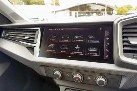 DA25JNX Audi A1 Sport 30 TFSI  116 PS S tronic Thumbnail #32