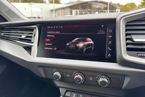 DA25JNX Audi A1 Sport 30 TFSI  116 PS S tronic Thumbnail #40