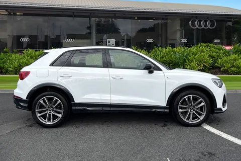 PX72XVT Audi Q3 Black Edition 35 TFSI 150 PS S tronic Thumbnail #4