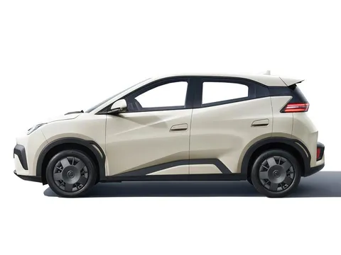  BYD Dolphin Surf 30kWh Active Auto 5dr Thumbnail #2