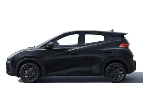 BYD Dolphin Surf 43.2kWh Comfort Auto 5dr Thumbnail #3