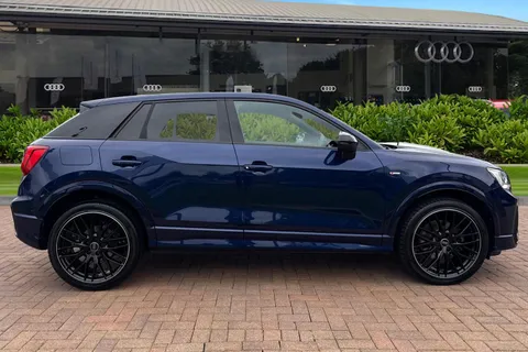 DK74XKU Audi Q2 Black Edition 35 TFSI  150 PS S tronic Thumbnail #4