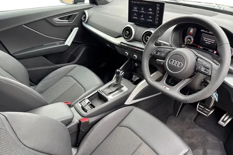 DK74XKU Audi Q2 Black Edition 35 TFSI  150 PS S tronic Thumbnail #15