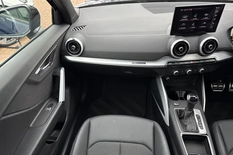 DK74XKU Audi Q2 Black Edition 35 TFSI  150 PS S tronic Thumbnail #21