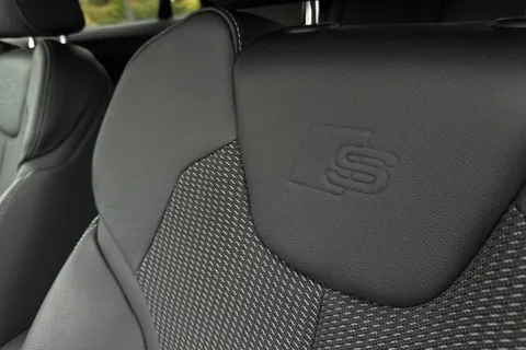 DK74XKU Audi Q2 Black Edition 35 TFSI  150 PS S tronic Thumbnail #35