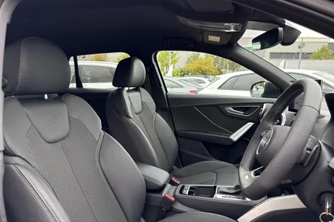 DK74XKU Audi Q2 Black Edition 35 TFSI  150 PS S tronic Thumbnail #45