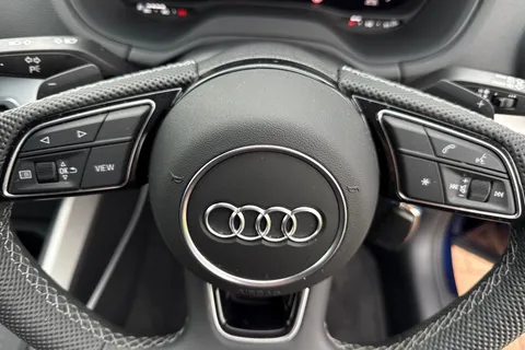 DK74XKU Audi Q2 Black Edition 35 TFSI  150 PS S tronic Thumbnail #50