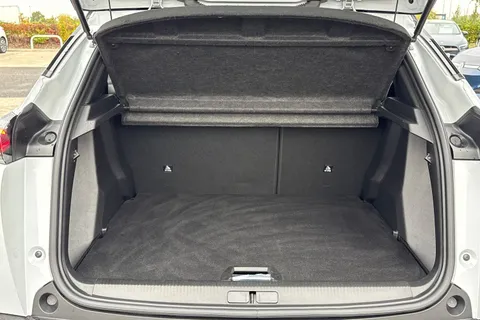 YA73VKW PEUGEOT e-2008 54kWh First Edition Auto 5dr (11kW Charger) Thumbnail #7