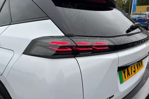 YA73VKW PEUGEOT e-2008 54kWh First Edition Auto 5dr (11kW Charger) Thumbnail #8