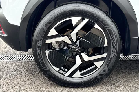 YA73VKW PEUGEOT e-2008 54kWh First Edition Auto 5dr (11kW Charger) Thumbnail #10