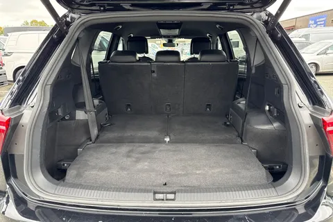 DX72ZVL Volkswagen Tiguan Allspace 1.5 TSI R-Line 5dr DSG ⭐1 Year VW Warranty⭐ Thumbnail #7