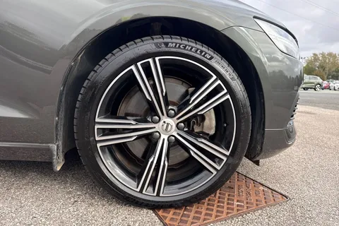 YP22XJW Volvo V60 2.0h T6 Recharge 18.8kWh Inscription Auto AWD Euro 6 (s/s) 5dr Thumbnail #10