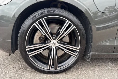 YP22XJW Volvo V60 2.0h T6 Recharge 18.8kWh Inscription Auto AWD Euro 6 (s/s) 5dr Thumbnail #11
