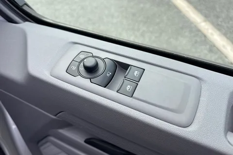 20 of 39 for VOLKSWAGEN TRANSPORTER 2.0 TDI 170 Commerce Pro Van Auto