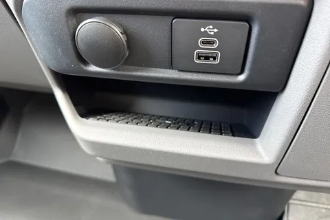 34 of 39 for VOLKSWAGEN TRANSPORTER 2.0 TDI 170 Commerce Pro Van Auto