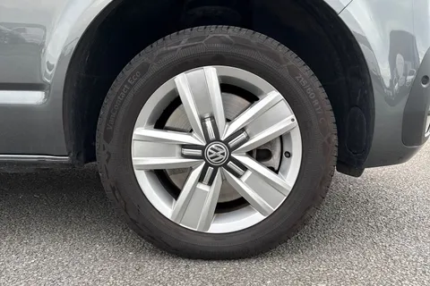 DG74EBF Volkswagen Transporter 2.0 TDI 150 Highline Kombi Van DSG Thumbnail #10