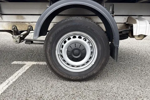 CX74LAA Volkswagen Crafter 2.0 TDI CR35 Commerce Luton 2dr Diesel Manual LWB Euro 6 (s/s) (ETG) (140 ps) Thumbnail #11