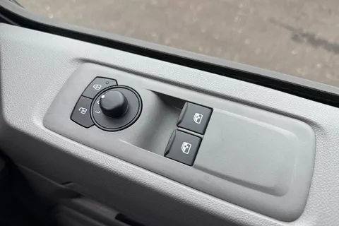 MF75FOD Volkswagen Transporter T32 Panel Van Commerce LWB 150 PS 2.0 TDI 8sp Automatic Thumbnail #18