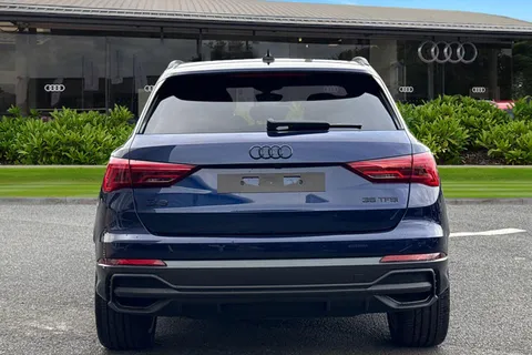Audi Q3 1.5 TFSI CoD 35 Black Edition S Tronic Euro 6 (s/s) 5dr Thumbnail #5