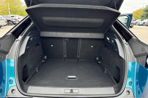 DF24YYH PEUGEOT E-3008 73kWh GT Auto 5dr Thumbnail #7