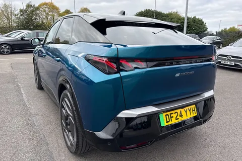 DF24YYH PEUGEOT E-3008 73kWh GT Auto 5dr Thumbnail #8