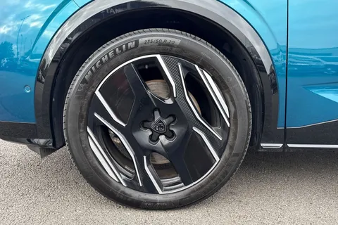 DF24YYH PEUGEOT E-3008 73kWh GT Auto 5dr Thumbnail #12