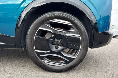 DF24YYH PEUGEOT E-3008 73kWh GT Auto 5dr Thumbnail #13