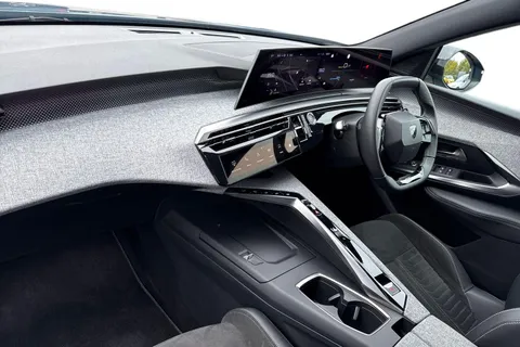 DF24YYH PEUGEOT E-3008 73kWh GT Auto 5dr Thumbnail #15