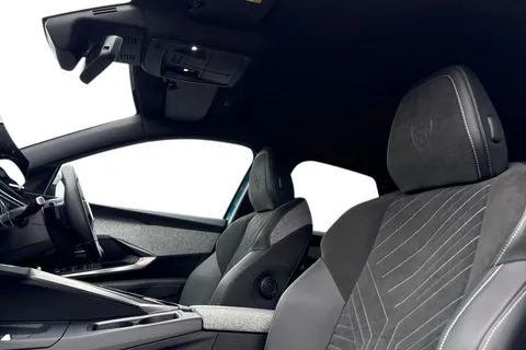 DF24YYH PEUGEOT E-3008 73kWh GT Auto 5dr Thumbnail #16