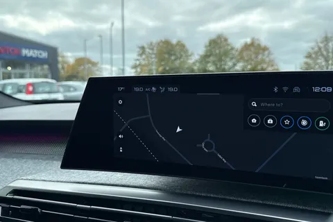 DF24YYH PEUGEOT E-3008 73kWh GT Auto 5dr Thumbnail #17