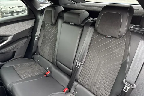 DF24YYH PEUGEOT E-3008 73kWh GT Auto 5dr Thumbnail #19