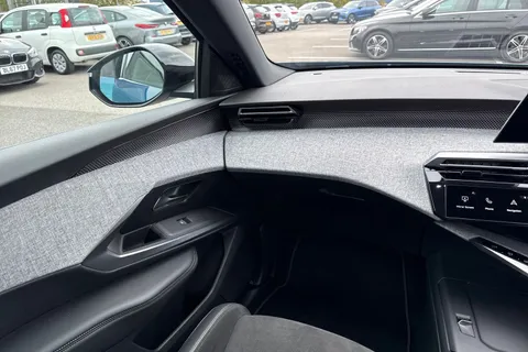 DF24YYH PEUGEOT E-3008 73kWh GT Auto 5dr Thumbnail #20
