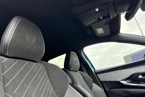 DF24YYH PEUGEOT E-3008 73kWh GT Auto 5dr Thumbnail #24