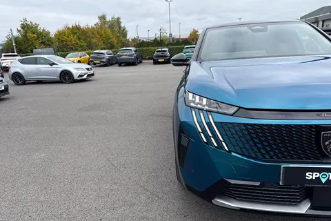 DF24YYH PEUGEOT E-3008 73kWh GT Auto 5dr Thumbnail #25