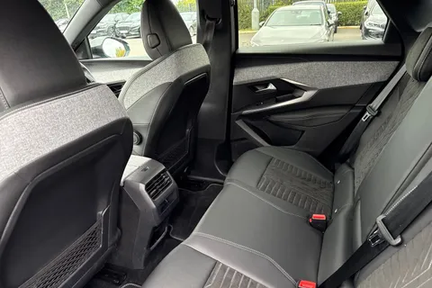 DF24YYH PEUGEOT E-3008 73kWh GT Auto 5dr Thumbnail #36