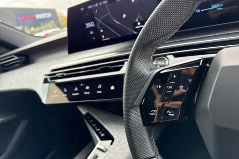 DF24YYH PEUGEOT E-3008 73kWh GT Auto 5dr Thumbnail #39