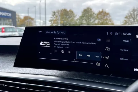 DF24YYH PEUGEOT E-3008 73kWh GT Auto 5dr Thumbnail #43