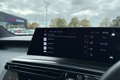 DF24YYH PEUGEOT E-3008 73kWh GT Auto 5dr Thumbnail #44