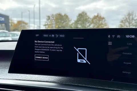 DF24YYH PEUGEOT E-3008 73kWh GT Auto 5dr Thumbnail #45