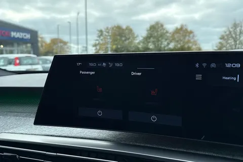 DF24YYH PEUGEOT E-3008 73kWh GT Auto 5dr Thumbnail #50